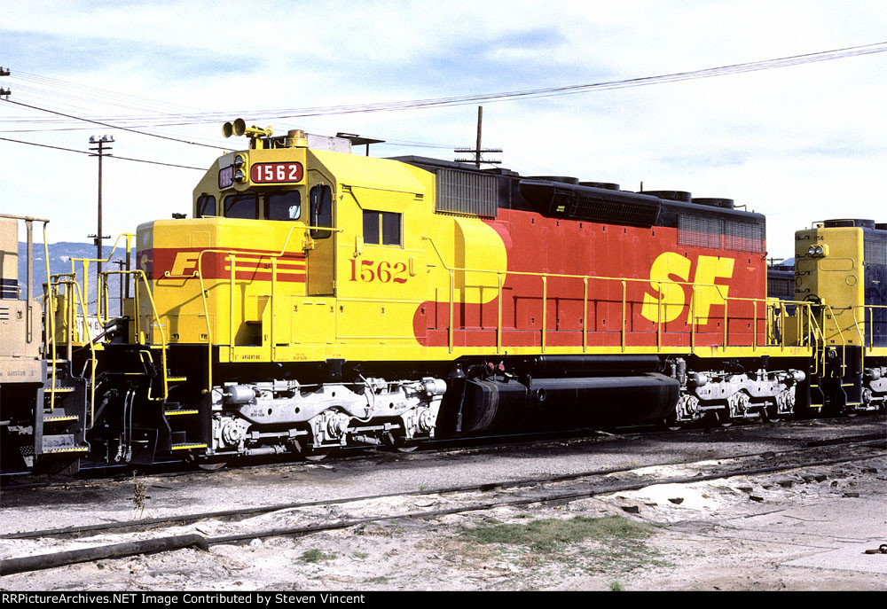 Santa Fe SD39u ATSF #1562 in Kodachrome.